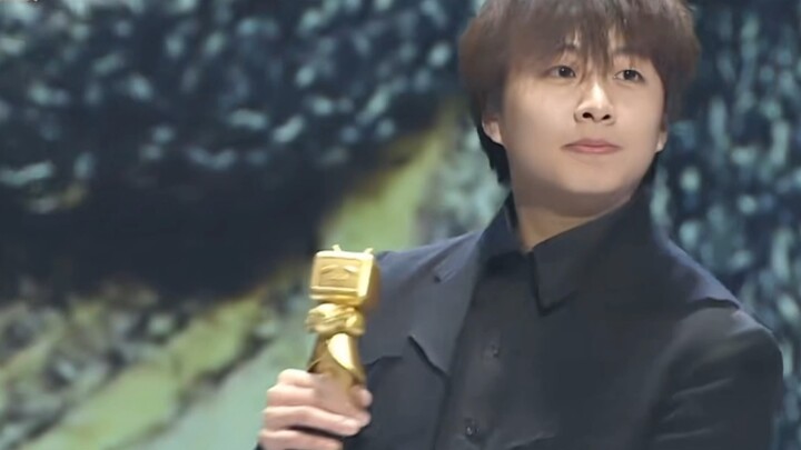 Anh ấy nói muốn ra ngoài dấn thân, nhưng khi trở về thì như biến thành một người khác.