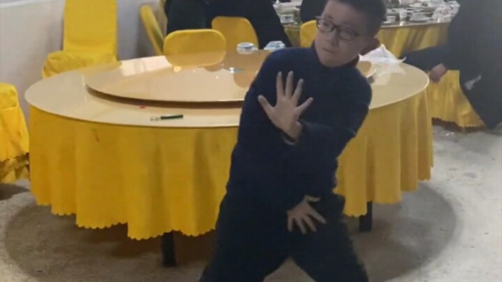 小小年纪，鸡本功却如此扎实