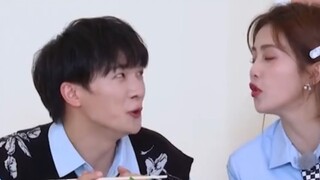 Hahahahahahahaha ฉันหัวเราะจนตายโดยคนสองคนนี้ฉันรู้สึกเหมือนคนไข้เพื่อนของฉันกำลังรีบไปหาฉัน Hahahah