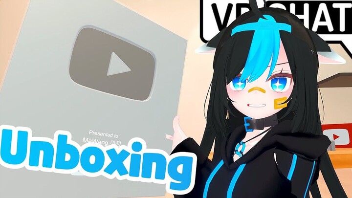 I’ve unlocked the 100k-sub Silver Button in the virtual world!!