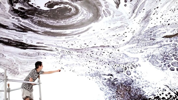 Seniman asal luar negeri, Oscar, membutuhkan waktu dua minggu dan menghabiskan 120 buah spidol untuk