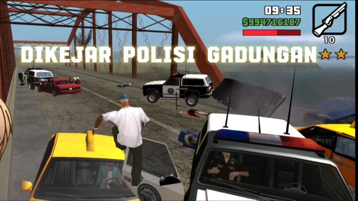 main GTA di hp mbnya kecil tapi seruu