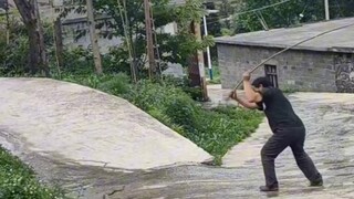 家在农村，养只狗或猫还是很必要的。
