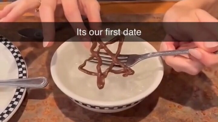 Tipuan kecil yang dilakukan si perempuan saat kencan pertama—yang bisa dikatakan hanyalah karena si 