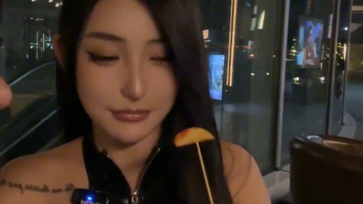 Tight leather outfit looks so badass!