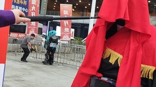 吉特：哟西，让我看看是哪个花姑娘滴，卧槽，老板！