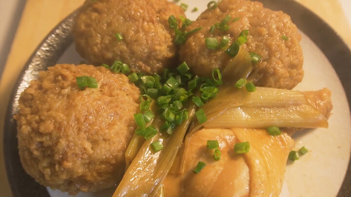 [Proses memasak] Bakso daging ayam dengan daun bawang