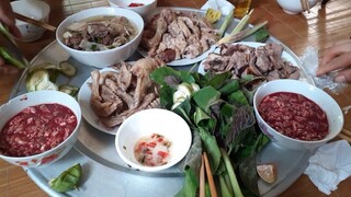 Tiết canh vịt.thịt chó. Bữa ăn ngon tuyệt vời.