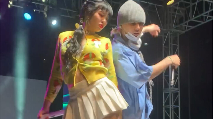 HyunA brought her boyfriend to our school for the 520 Korean University Anniversary. Originally, onl