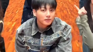 Jeon Jungkook's "ditto" dance challenge