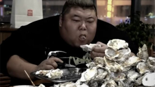 Blogger makanan @胖猴仔_, yang berat badannya lebih dari 225 kg, berhasil menurunkan berat badan 74 kg 