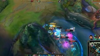 Những pha ảo diệu của Riven p4