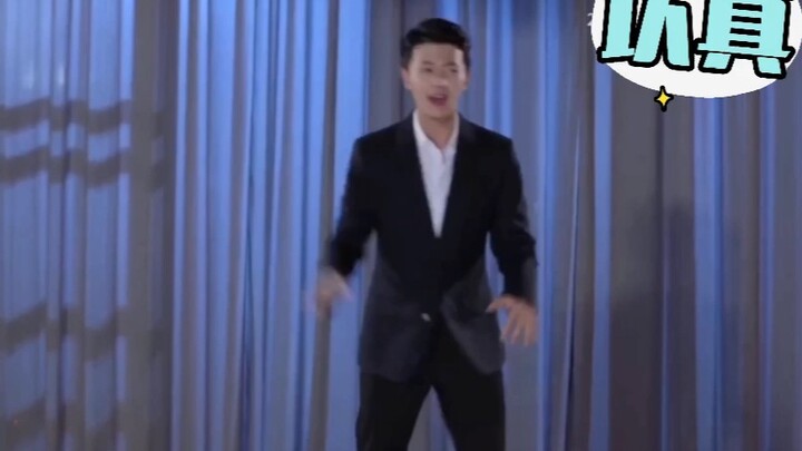 Đạo diễn yêu cầu Nhậm Gia Luân trợ cấp cho Marie Claire hahaha