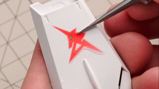 Những miếng dán Gundam có cảm giác giống đồ chơi quá không? Có nhiều cách anh em, một số