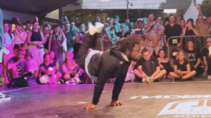 Anh chàng da đen này, sức mạnh và khả năng kiểm soát thật quá đỉnh luôn!