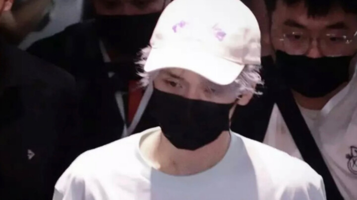 หุ่นแบบ 50:50 ก็เป็นไอดอลได้เหรอ? ฉันว่าฉันก็ทำได้นะ! บนโลกออนไลน์ดูถูกว่าเขาหุ่น 50:50 แต่พอเจอตัวจ