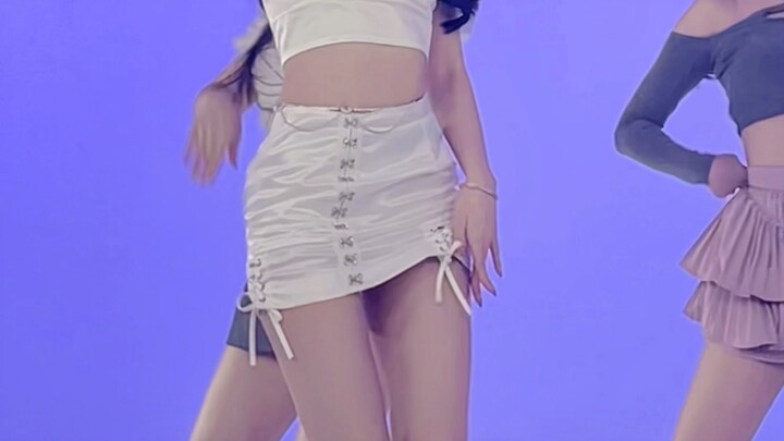 Young Master, the Young Madam has run away again! This is the Madam's candid shot in the girl group.