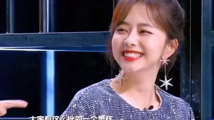 เพราะเธอกลัวที่จะเจอคนแปลกหน้า ดังนั้นเวลาที่เธอเข้าร่วมรายการต่างๆ ก็มักจะมีแต่คนที่คุ้นเคยเท่านั้น