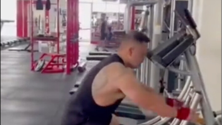 R Star sản xuất, B là hàng chất lượng cao