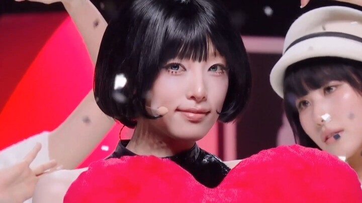 Choi Ye-na’s latest comeback track “Catch Catch” first stage performance