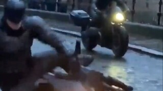 Batman: Ồ, tôi bị lật rồi~~~