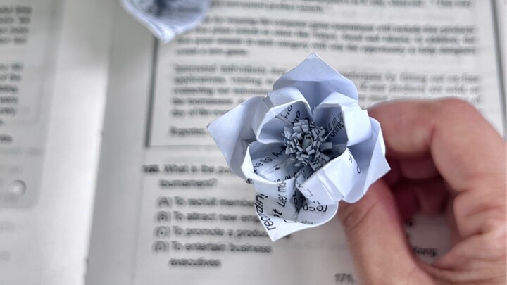 اللغة الزهرية في أوريجامي شجرة التفاح الباكية هي "لا يوجد شيء في العالم أفضل منك".