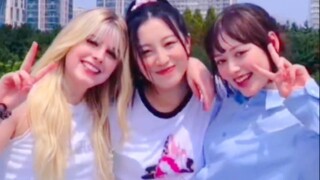 الأخوات المشعات بالشمس! فرقة الفتيات الأمريكية VCHA من JYP في تحدي الرقص على أغنية "Y.O.Universe"