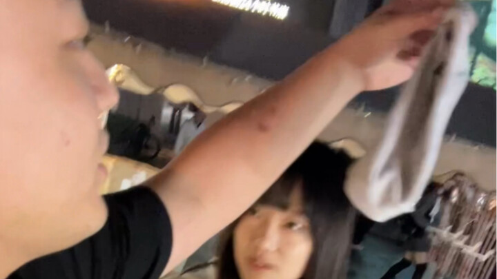 9.9 yuan, minor flaws—does anyone buy it?