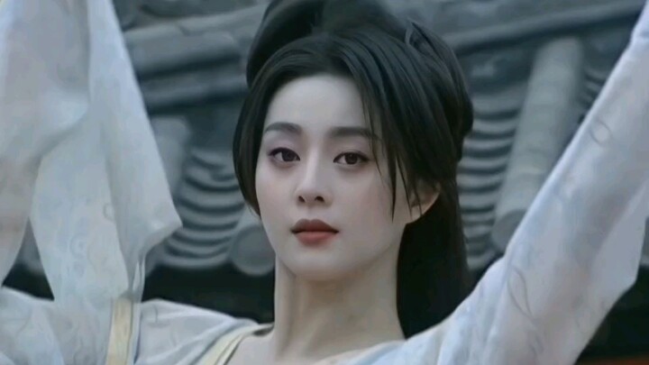[Fan Bingbing] Pelopor era estetika wajah lonjong dan mata besar, dengan lekuk tubuh yang lembut dan