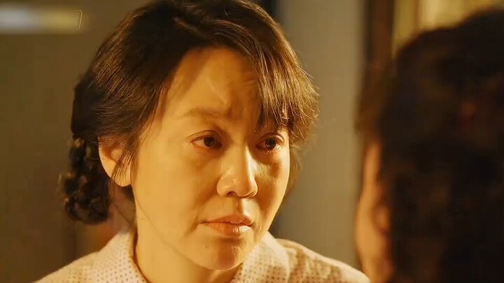 Grandma Huang Ling refuses to leave her home, but Xiaoting cleverly steps in to help—forcing Grandma