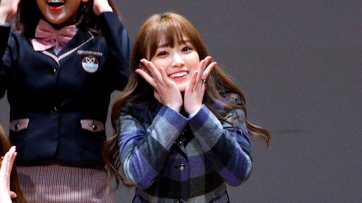 Nako-chan is so cute it hurts—when it comes to stage presence, nothing beats a cherry blossom girl!