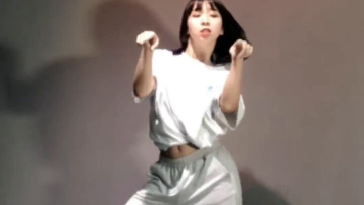 Twice MOMO mengcover lagu adik perempuannya "Dice" -NMIXX (ah tidak) [Saya seorang headliner]