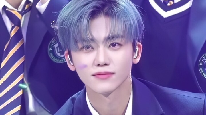 【La Tại Dân】Anh khóa trên đang đùa giỡn với bạn bè liền nhìn thấy ngay bạn đi ngang qua