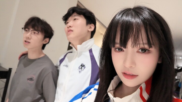 Chồng tôi nhảy vũ đạo nhóm nhạc nữ bị vây quanh… Đây chính là thực lực của K/DA Cassiopeia đời đầu s