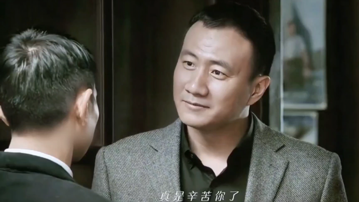 “Hu Jun plays an arrogant, ruthless gangster who single-handedly shows up to provoke the police.”
