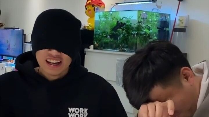 خيال زميلي في السكن مدهش لدرجة يصعب تصورها، والنهاية أفقدتني القدرة على التفكير!