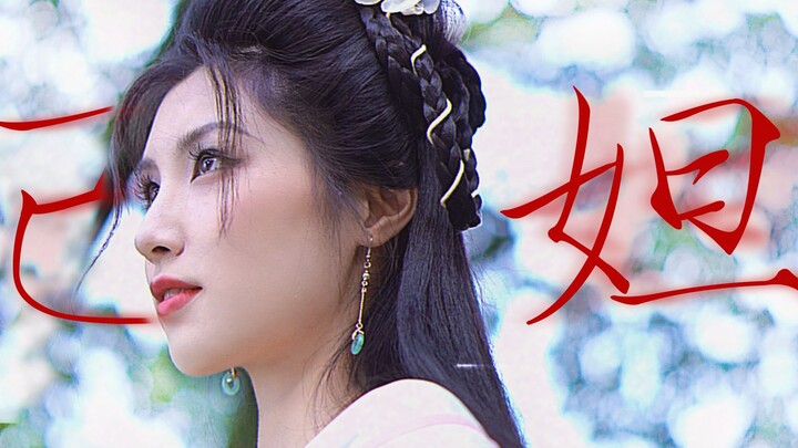 “Tại sao từ xưa đến nay, lúc nào rồng cũng ở trên, phượng lại ở dưới vậy?”