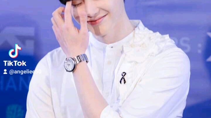 Lee jong suk handsome