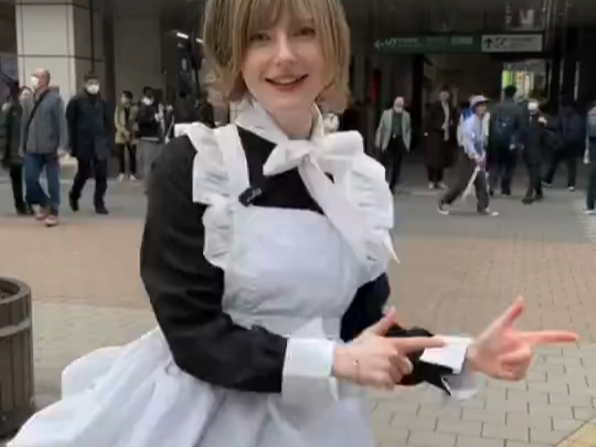 Ella Freya dances Pokedance at Akihabara Station