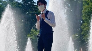 西装男子甜美翻跳王心凌的爱你~
