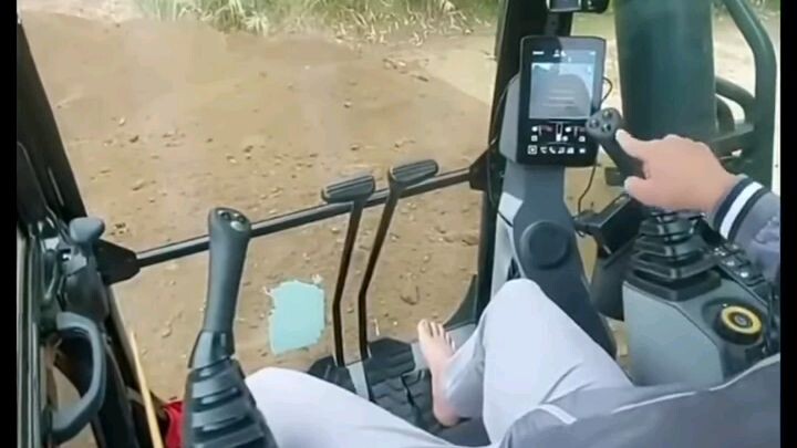 gusto mo bang matunan paano mag drive sa backho ito na watch this video