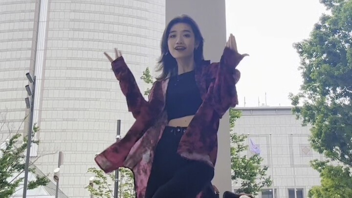 ذهبت إلى حفلة بارادوكس لايف مباشرة! مهووس قوي يراقب الرقص مباشرة بالعين المجردة (إنه فيستي، كلها أخط