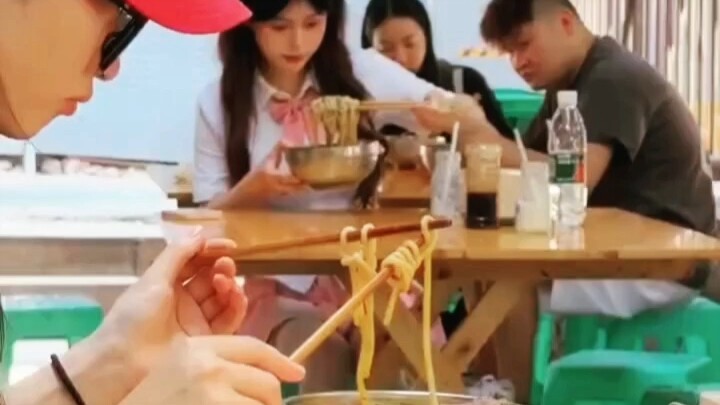 短短8秒，讲述了3个故事