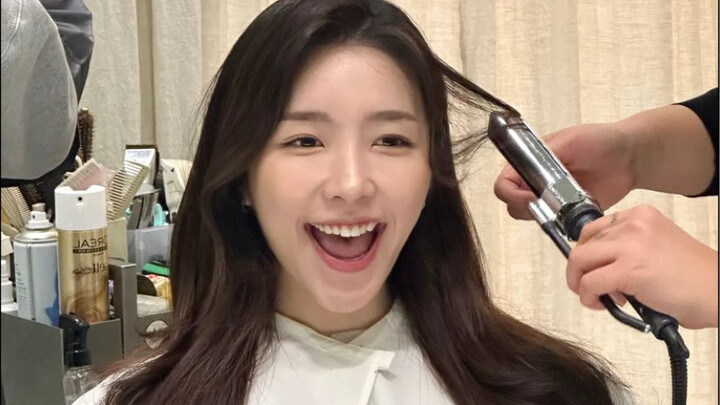 221215 [Hyun-kyu Helps Hae-in with Her Hairstyle] Sister looks so sweet through Jef’s lens～ Hae-in w