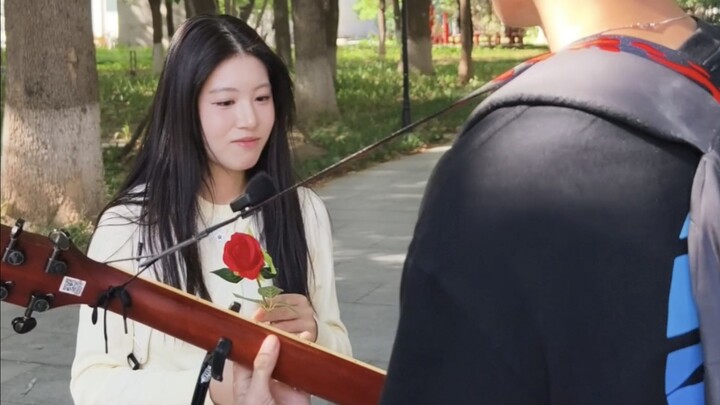 Ngẫu nhiên tặng một chị gái