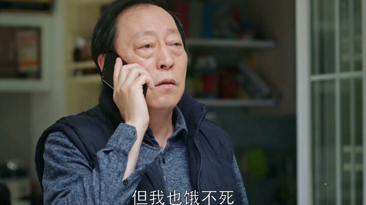 The father, fed up with eating takeout every day at his son’s place, refuses to shower as a form of 