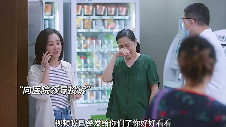 Kakek mencuri makan kesemek, sembelit sampai ngompol di celana, perawat marah dan direkam putri kake