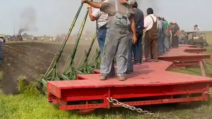 Chiếc máy kéo này thật không đơn giản!