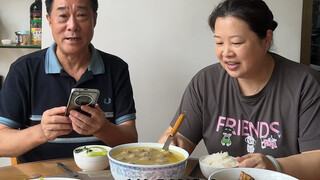 怀孕后公婆伙食给安排得太好了，今天给公公转了点钱。