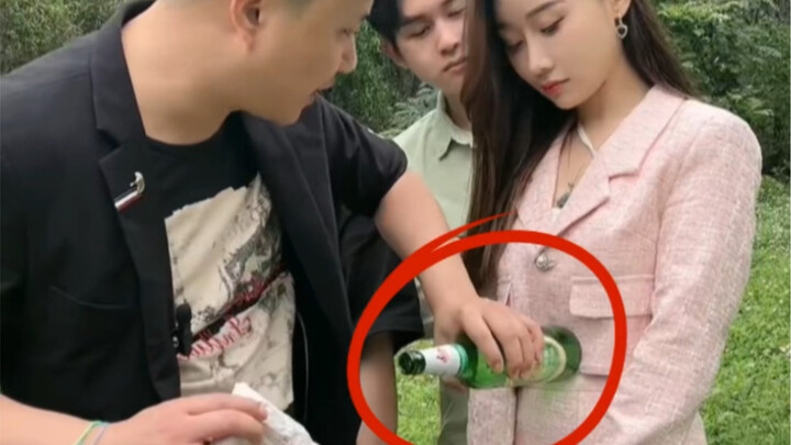 Botol arak menembus perut wanita cantik, hari ini berhasil dipecahkan!